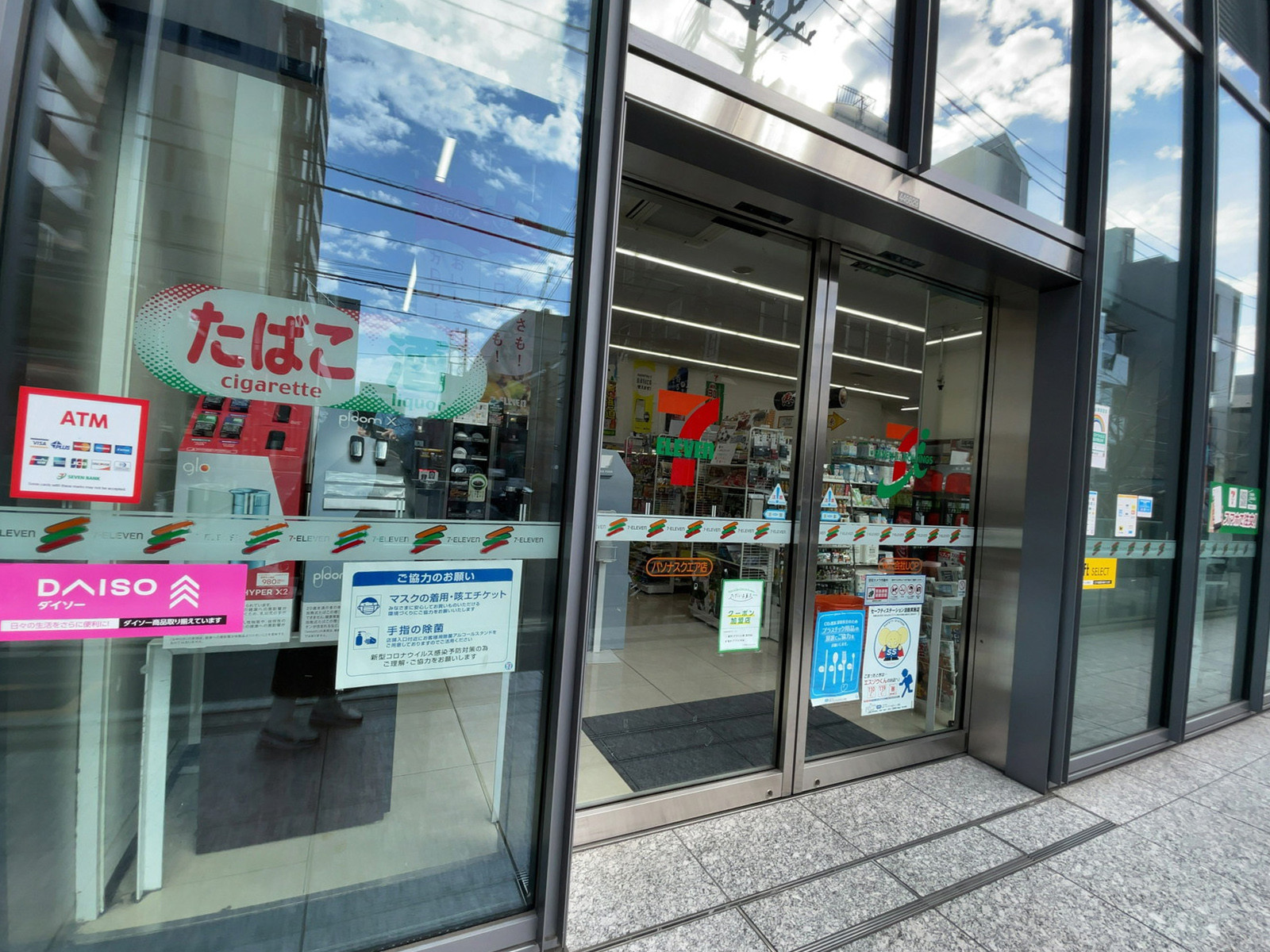徒歩2分のセブンイレブンパソナスクエア店