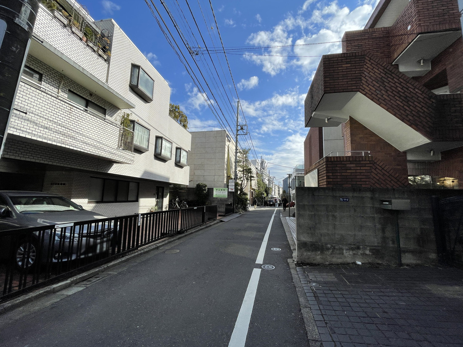 エムズ南青山前面の通り