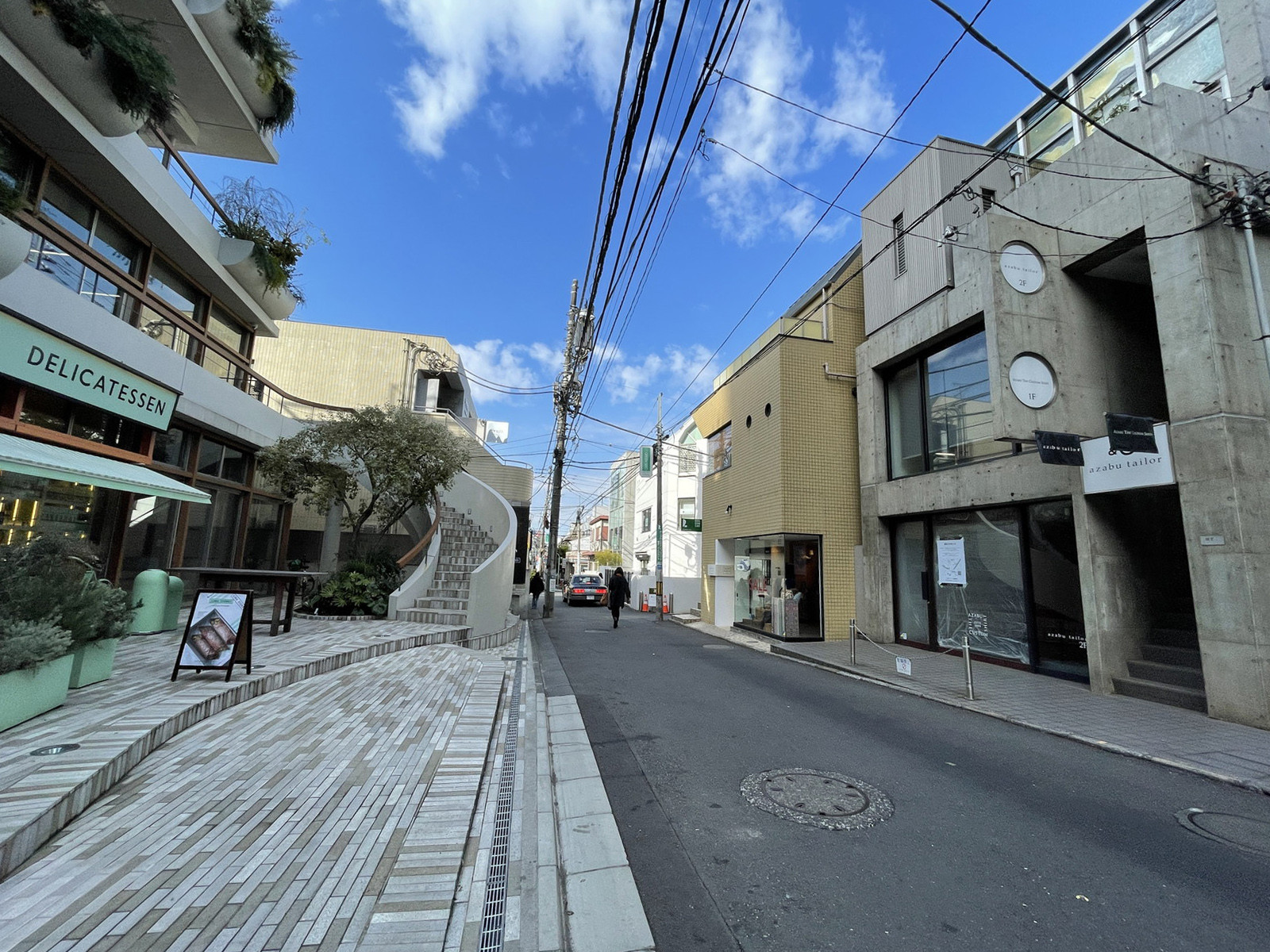 MTビル前面の通り