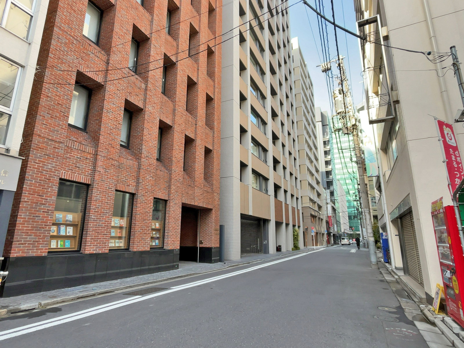 興信第一ビル前面通り
