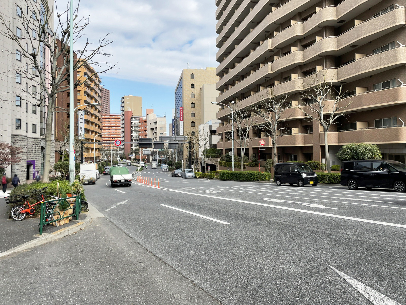 PALTビル前面の外苑西通り