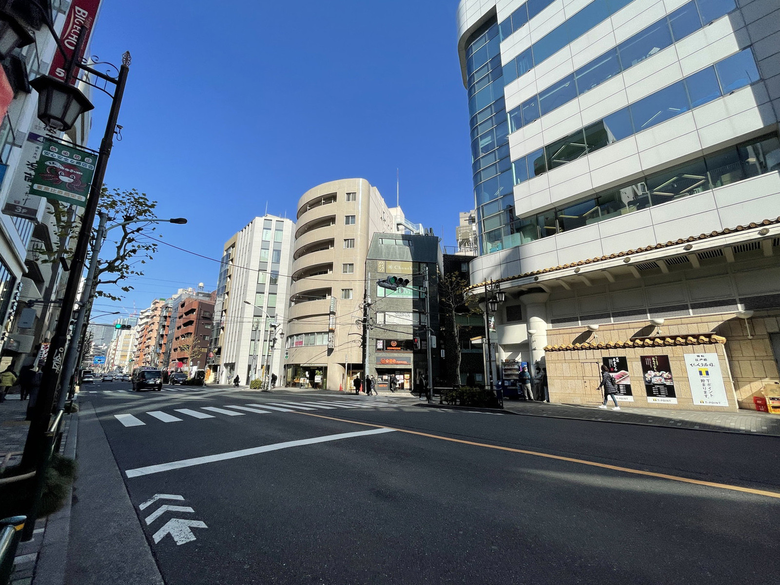 三恵51ビル前面の通り