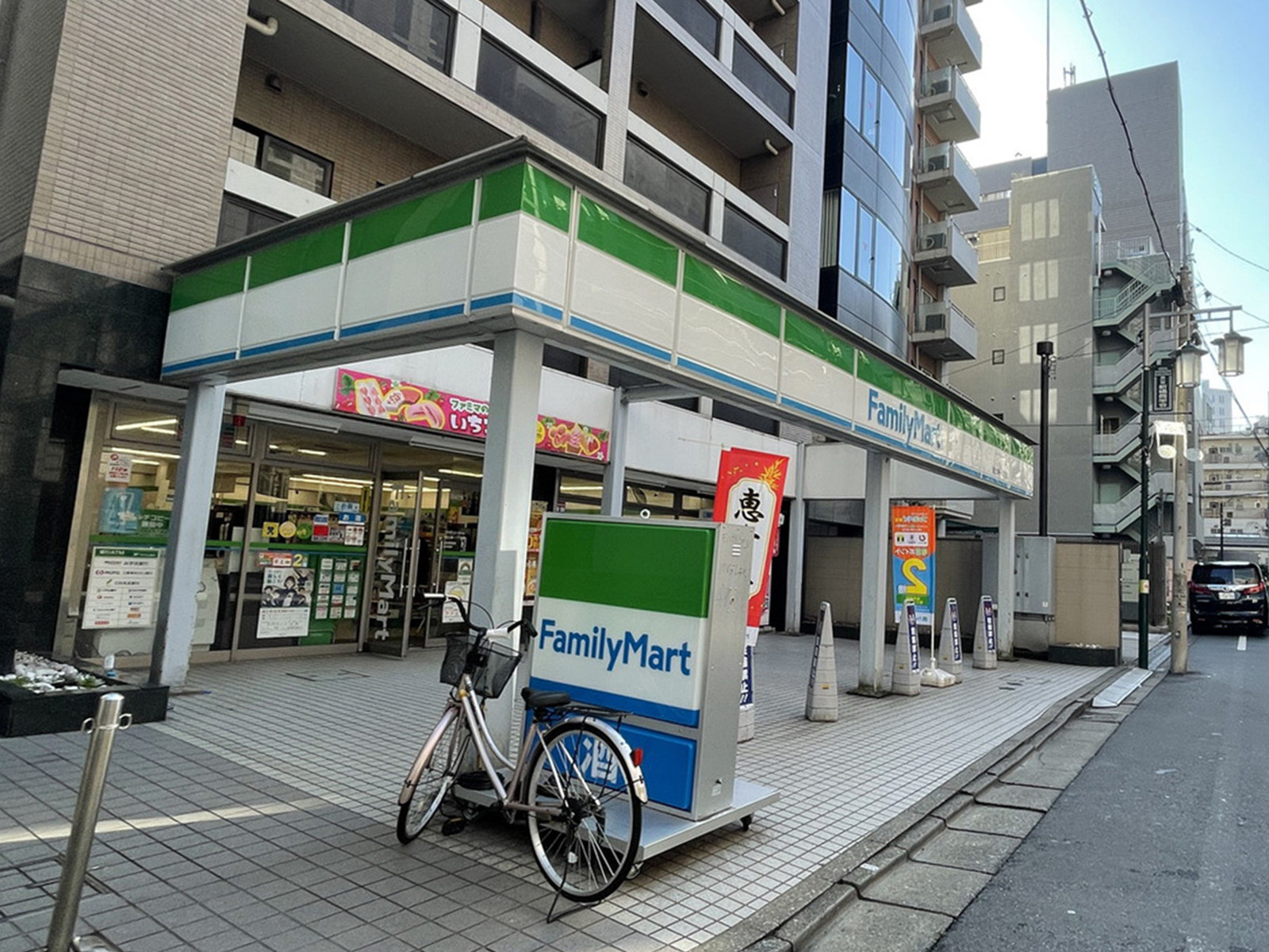 徒歩1分のファミリーマート恵比寿1丁目店