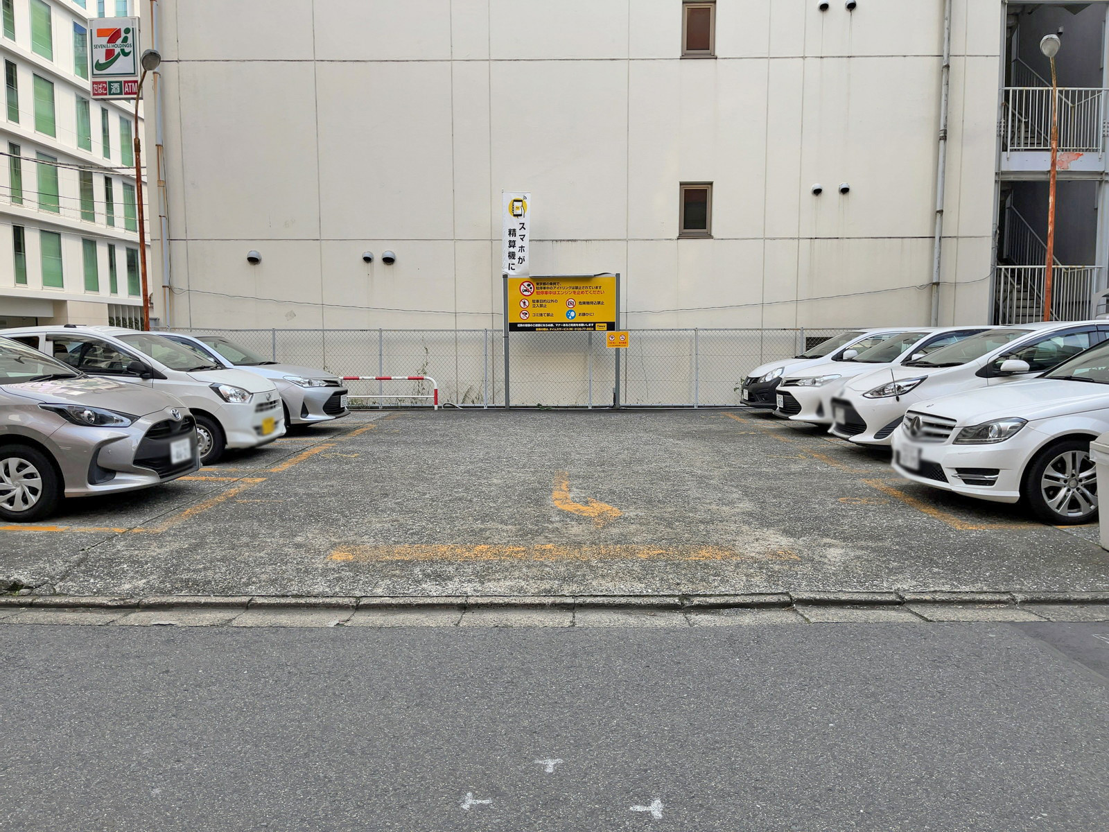 裏手のコインパーキング