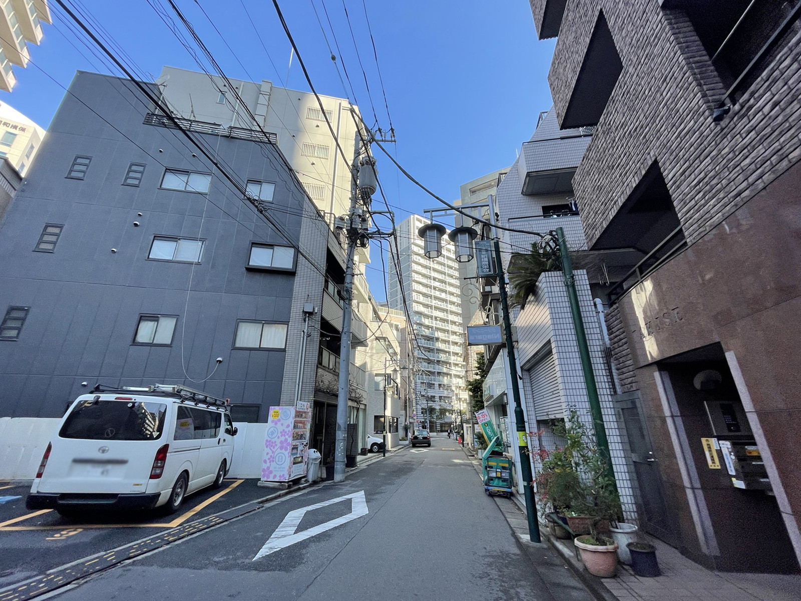 恵比寿清水ビル前面の通り