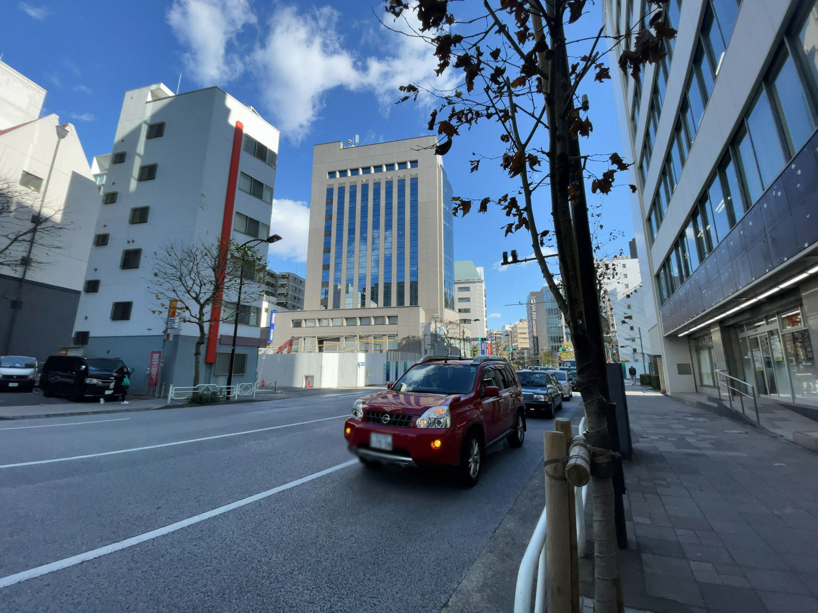 日産江戸橋ビル前面の通り