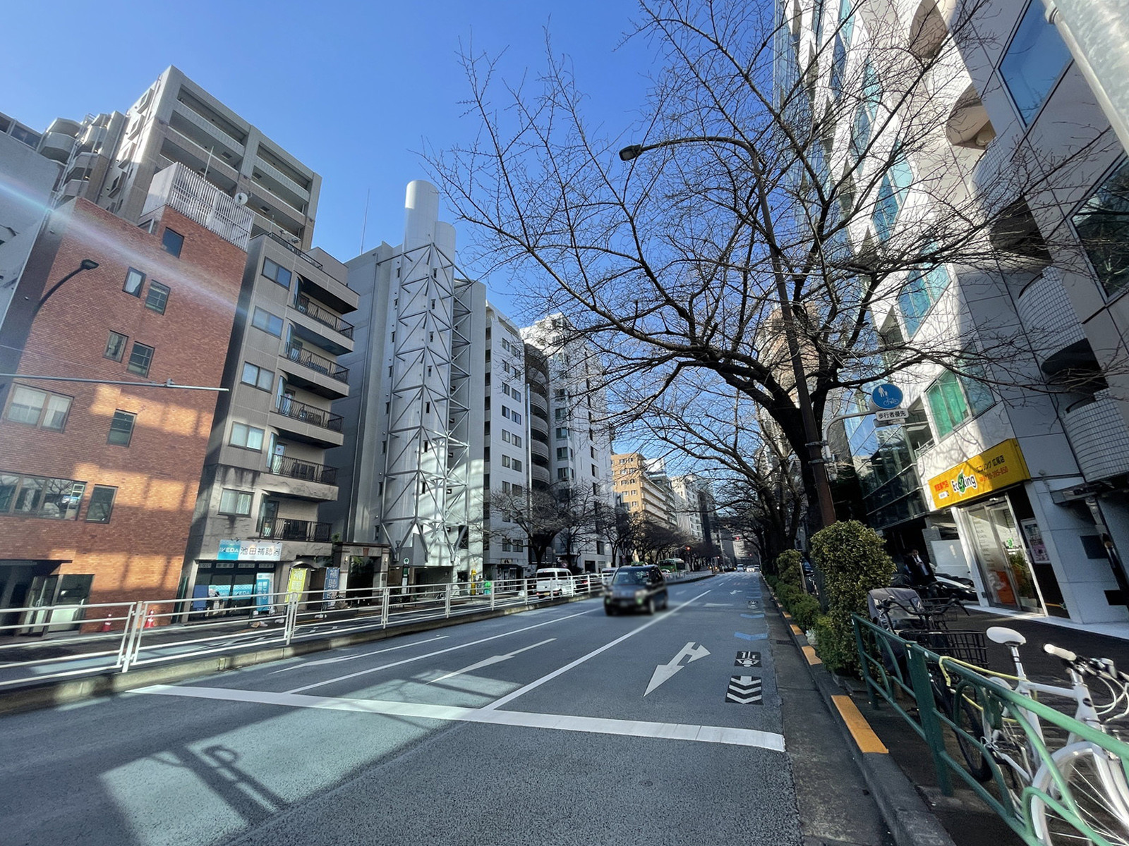 テック広尾前面の通り