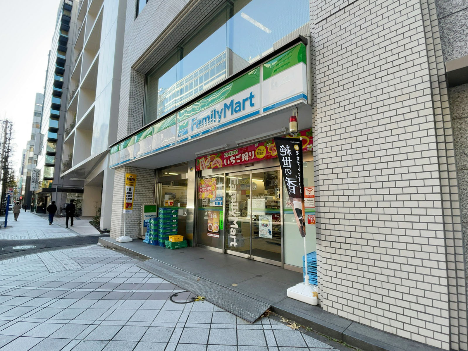至近のファミリーマート 日本橋堀留町一丁目店