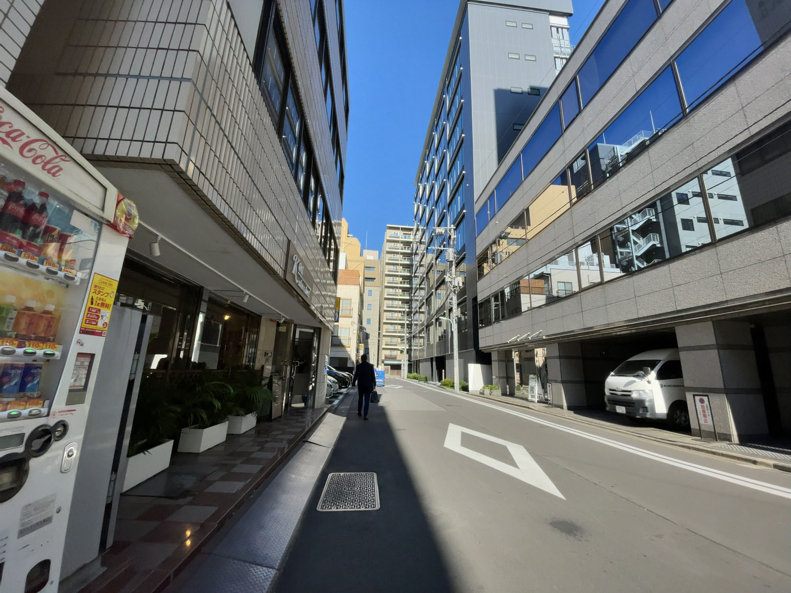 日本橋中屋ビル前面の通り