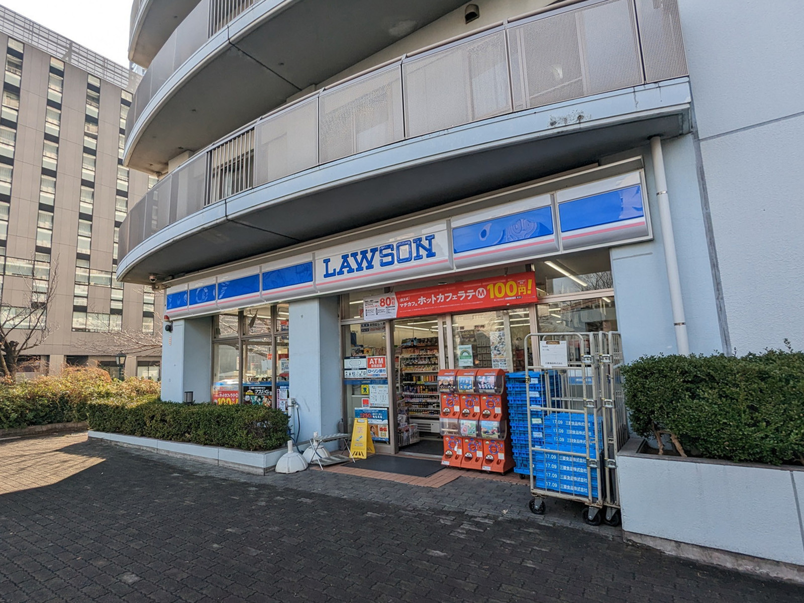 向かいのローソンベイコート芝浦店