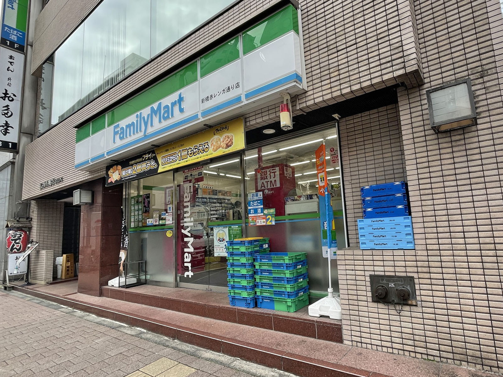至近のファミリーマート新橋赤レンガ通り店