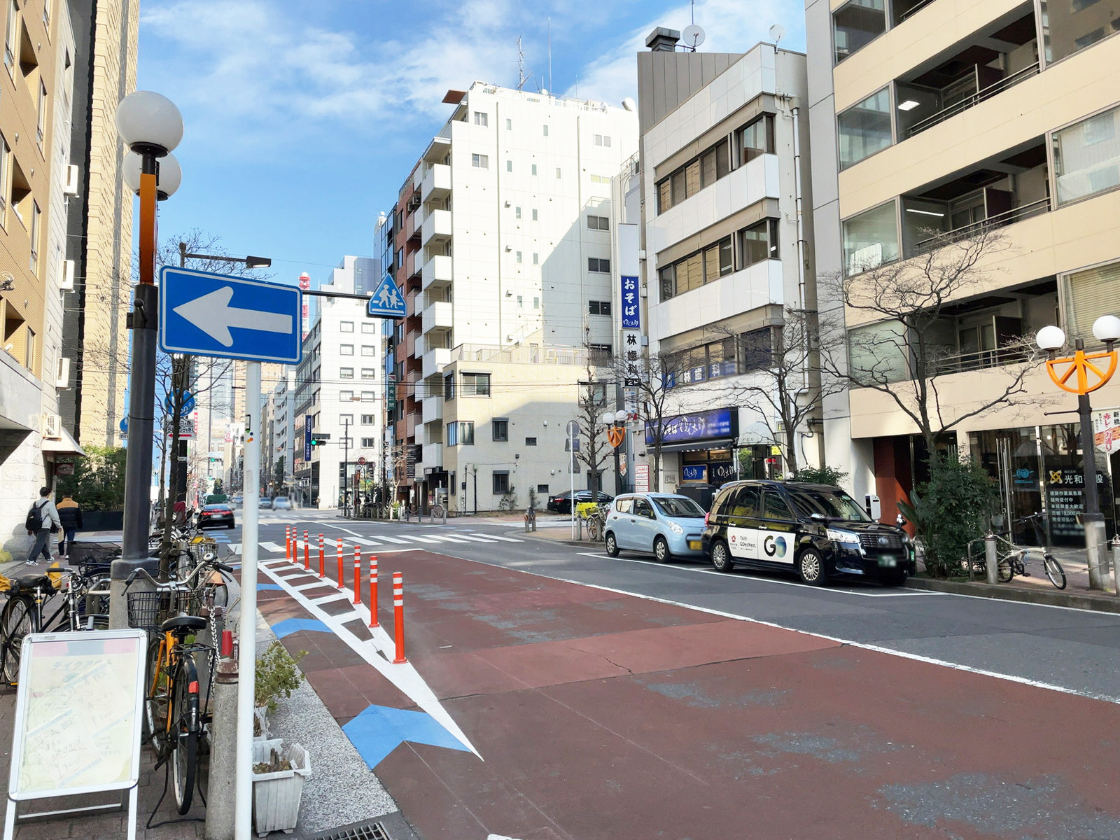 ひのき屋ビル前面の赤レンガ通り