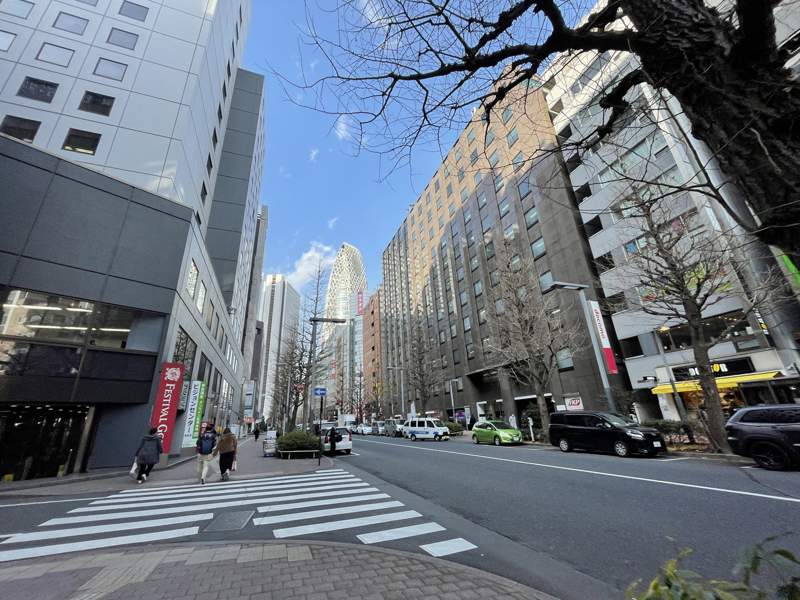 Daiwa西新宿ビル前面の通り