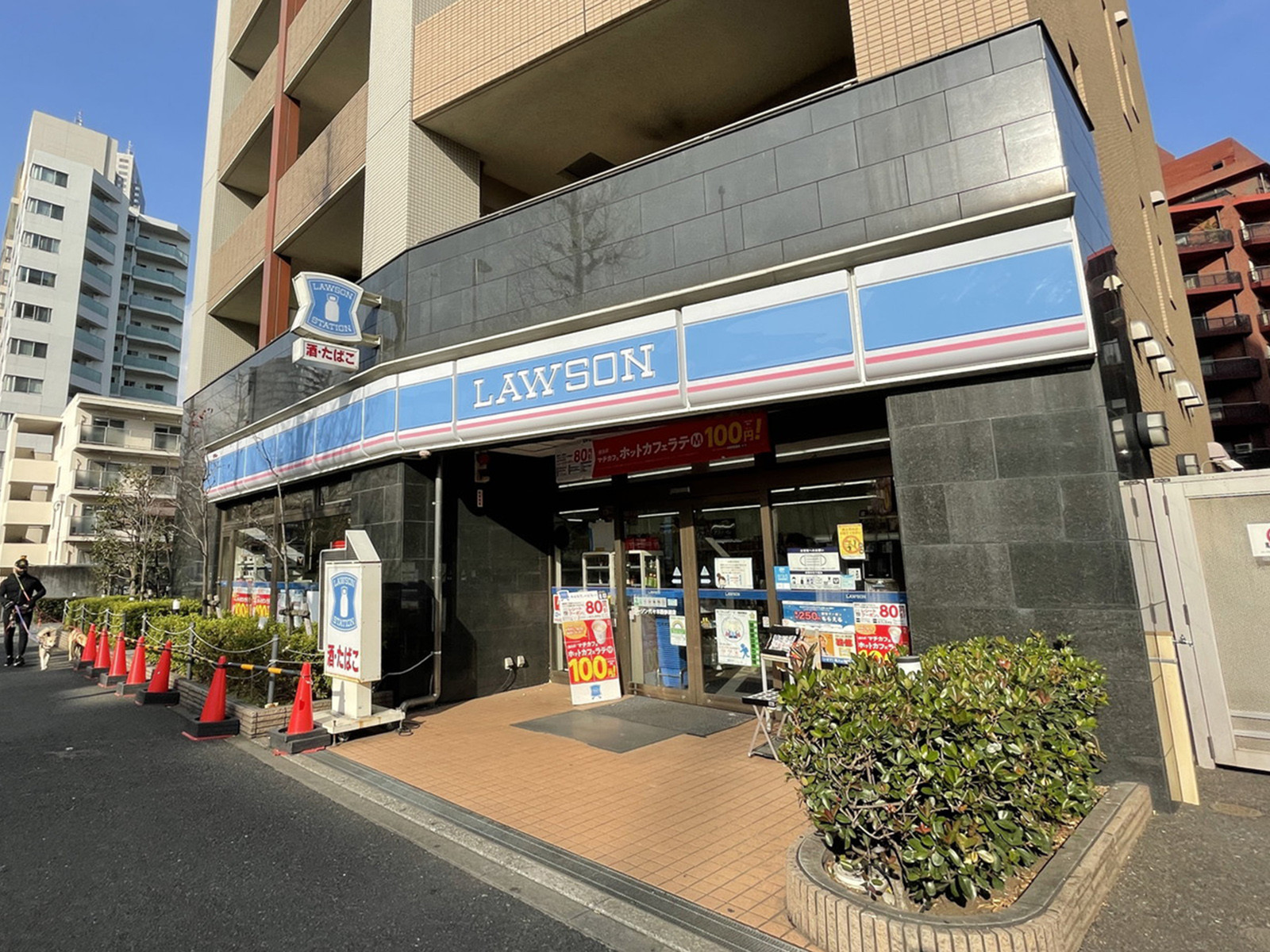 徒歩1分のローソン 代々木西参道店