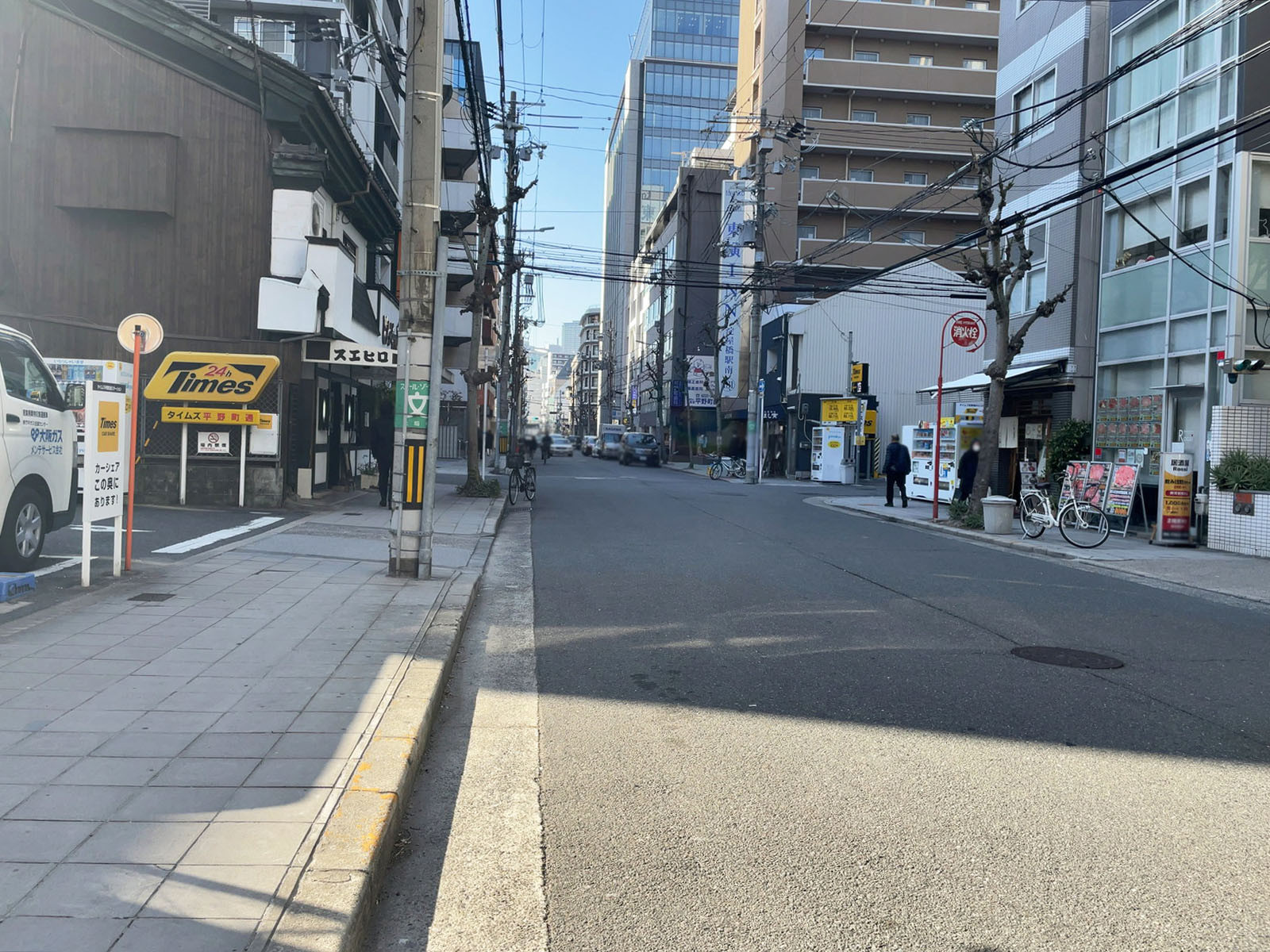 オーセンティック淀屋橋ビル前面の通り