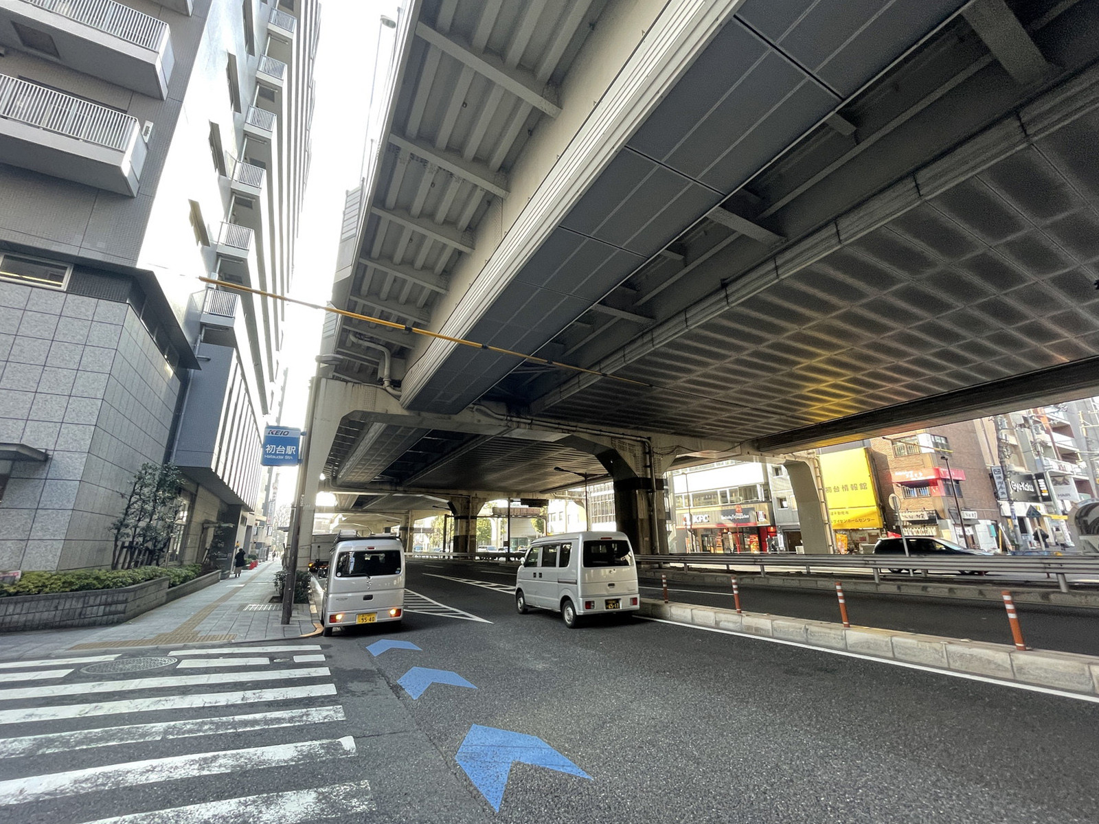初台センタービル前面の通り