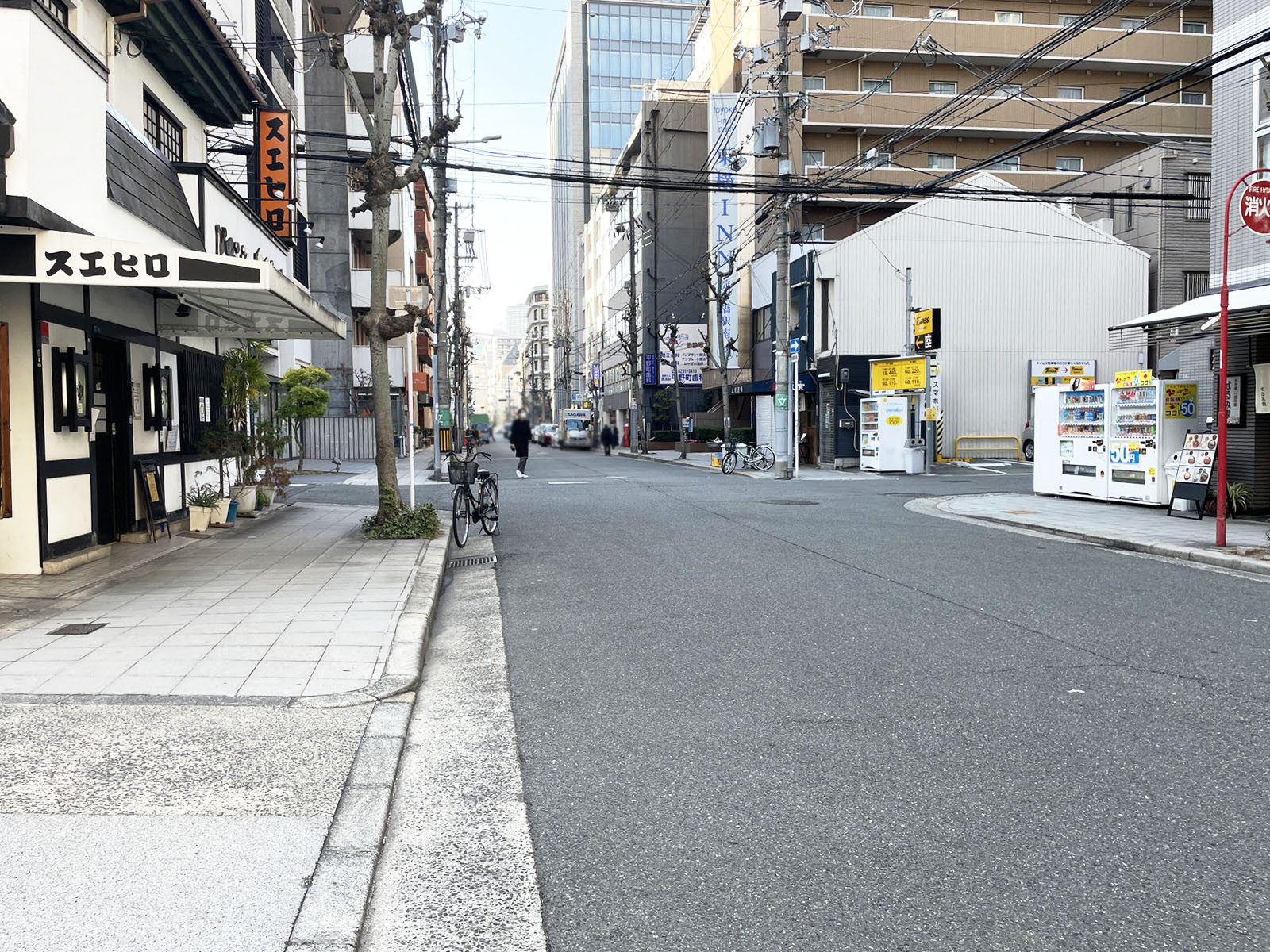 アメニテイ淀屋橋ビル前面の通り