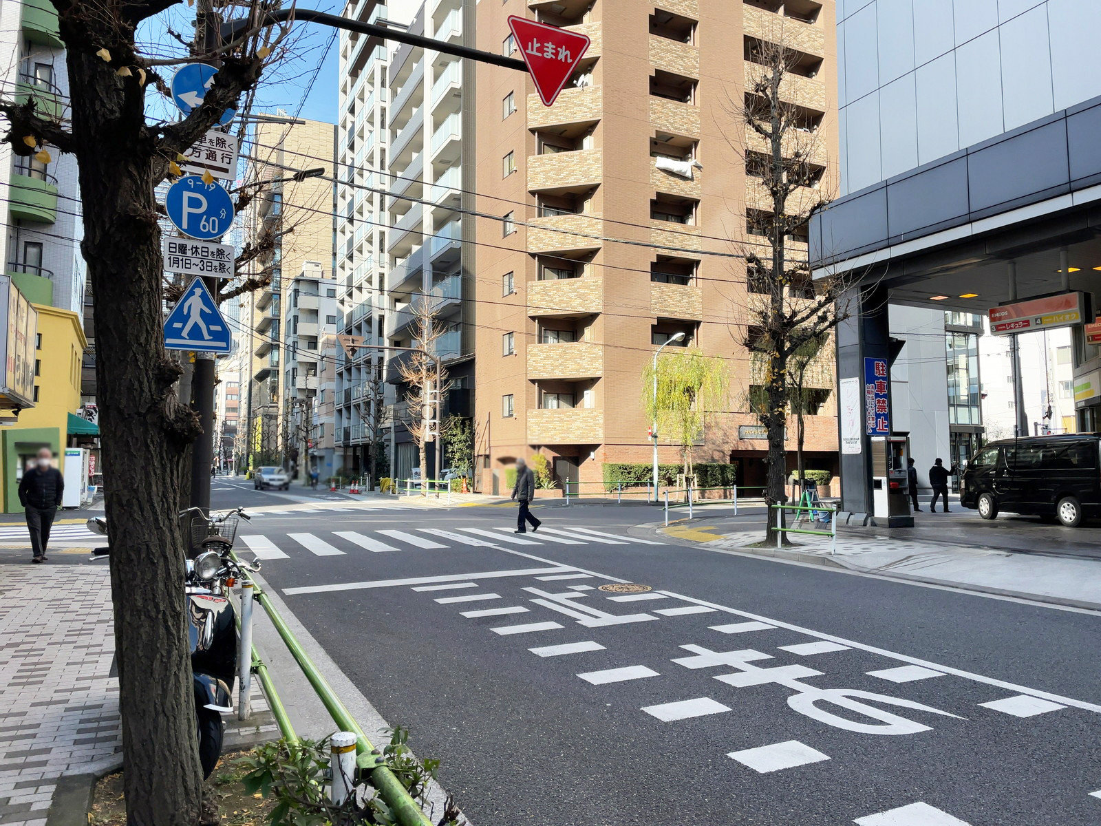 新橋5丁目ビル前面の通り