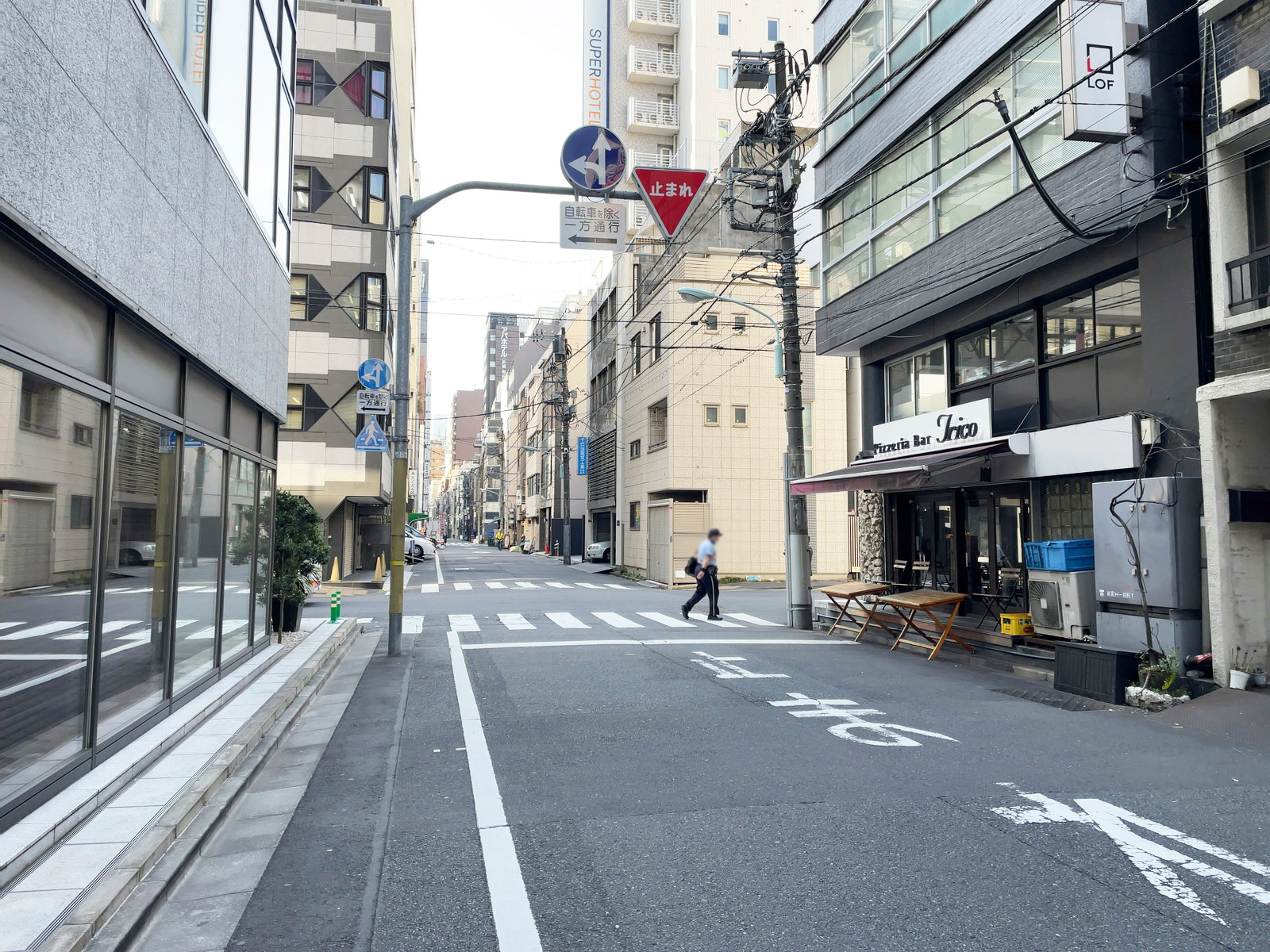 VORT新橋NEX前面の通り