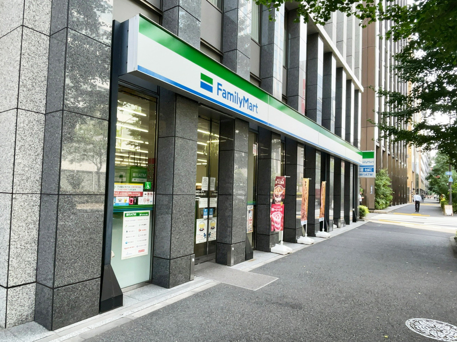 至近のファミリーマート 新橋日比谷通り店