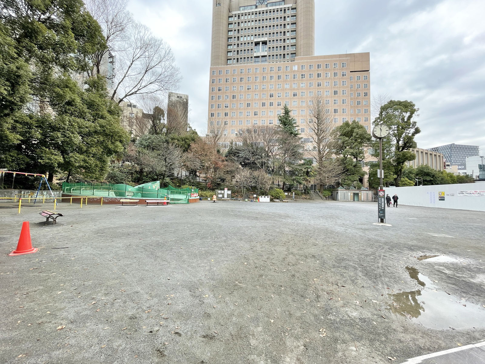 徒歩2分の千代田区立錦華公園
