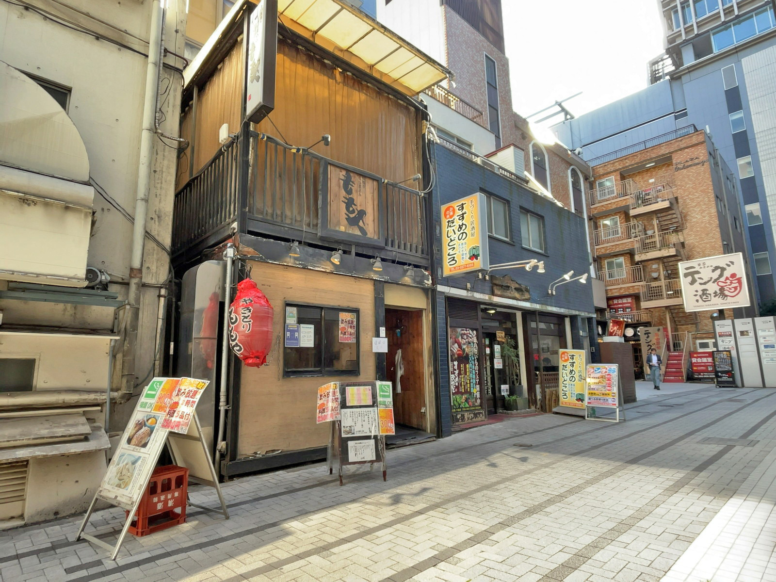 付近には飲食店が充実