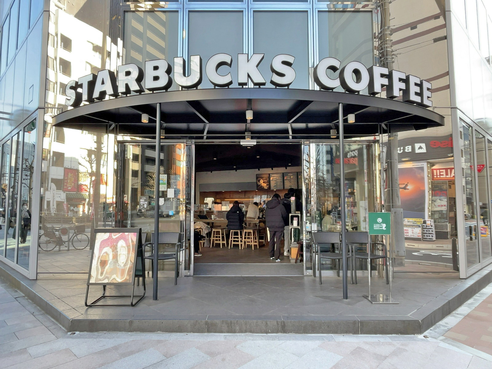 徒歩2分のスターバックス神田小川町二丁目店
