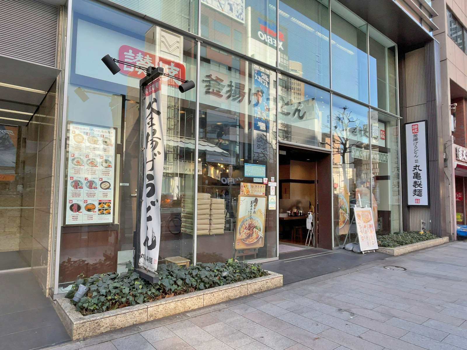 徒歩1分の丸亀製麺神田小川町店