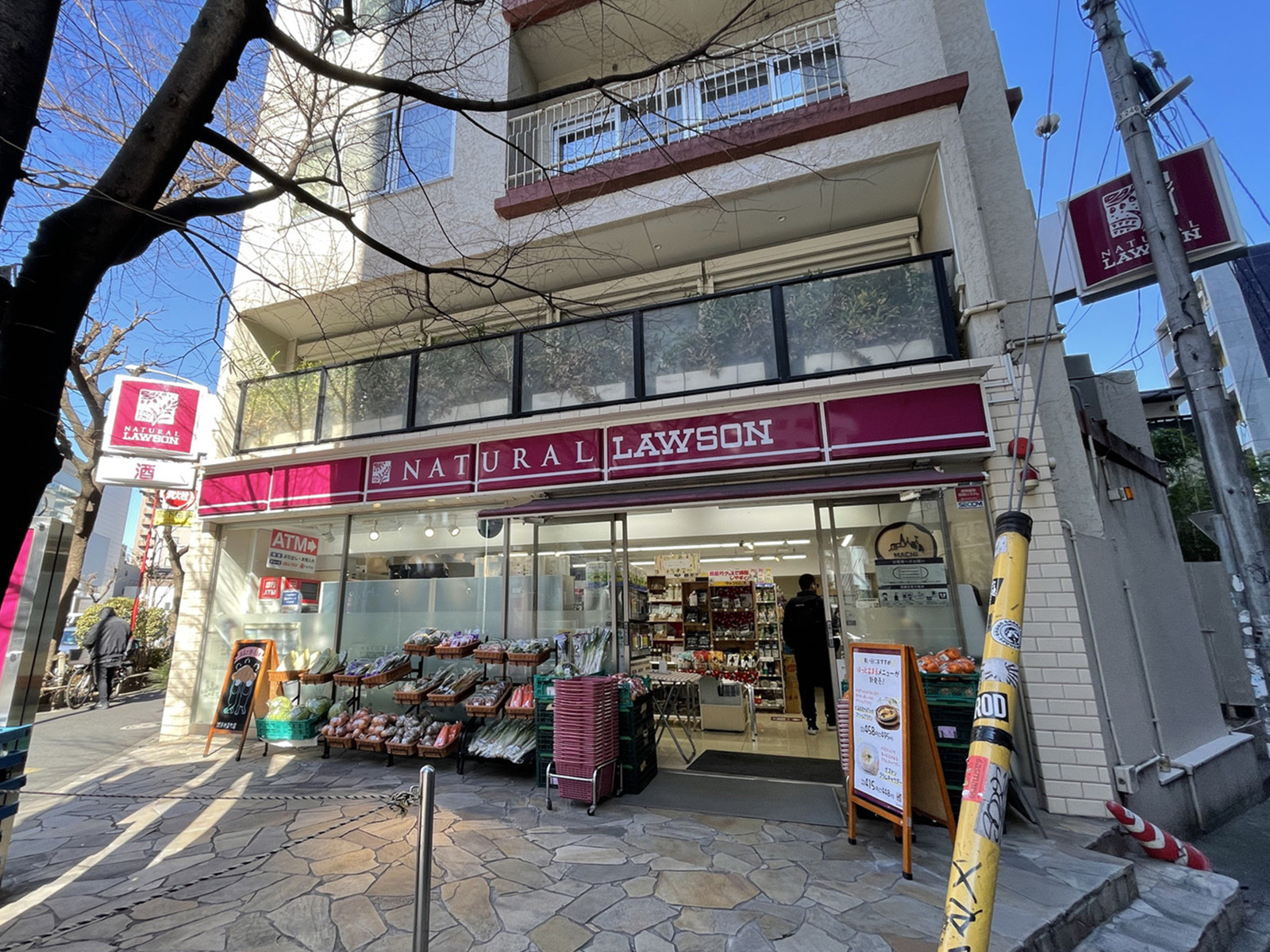 徒歩2分のナチュラルローソン 渋谷神泉町店