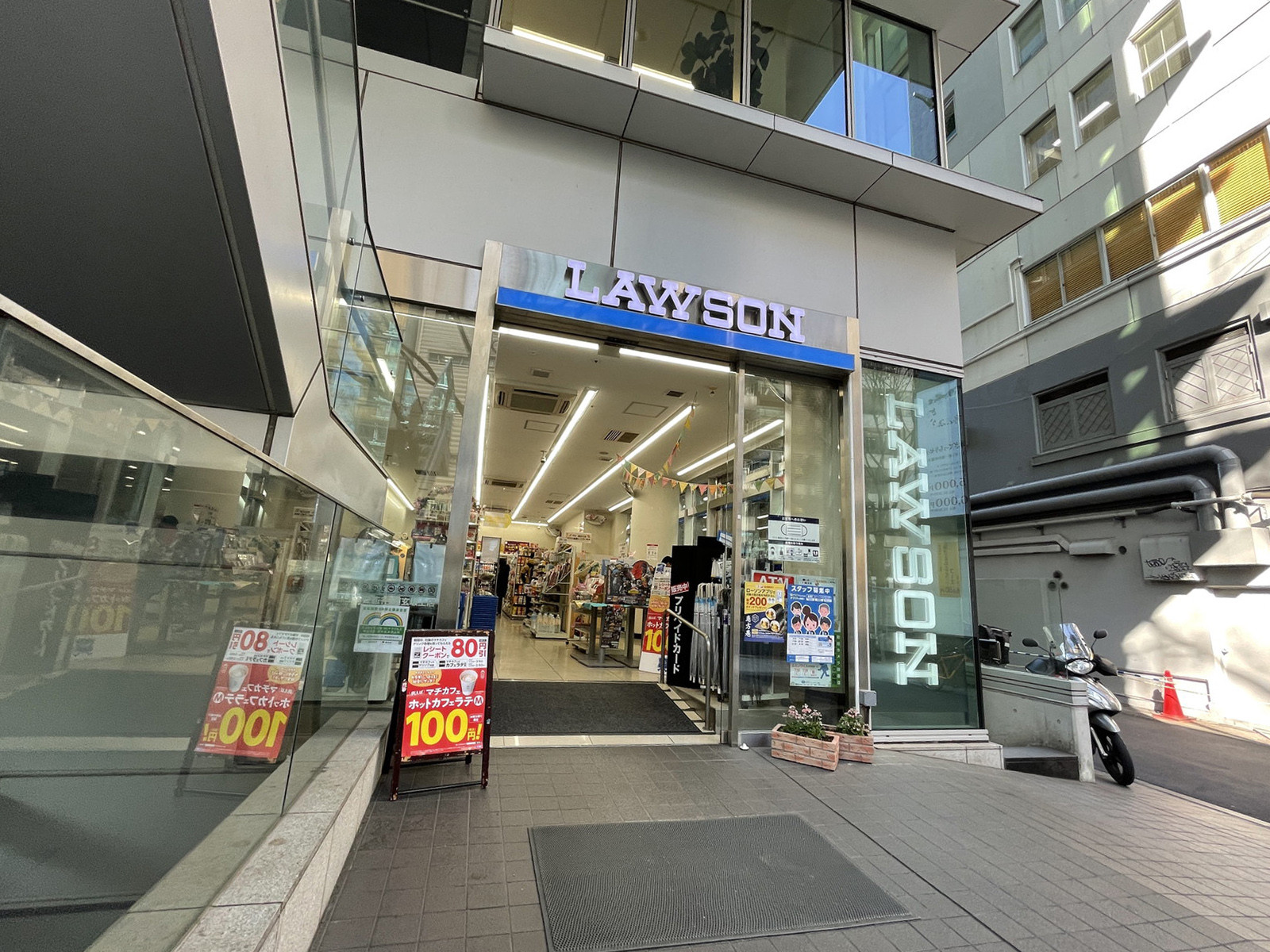 徒歩1分のローソン渋谷道玄坂上店