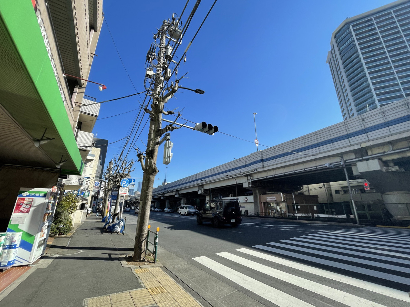 付近の外苑西通り