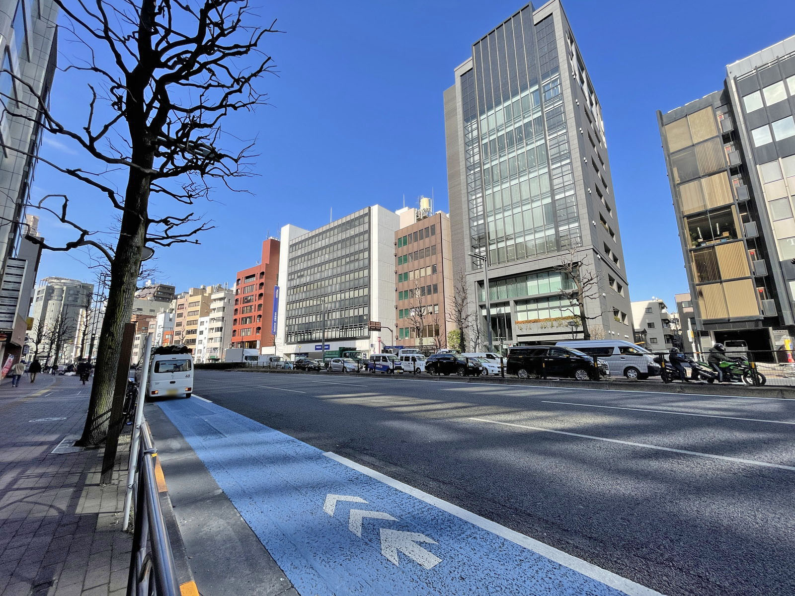 第1富澤ビル前面の通り