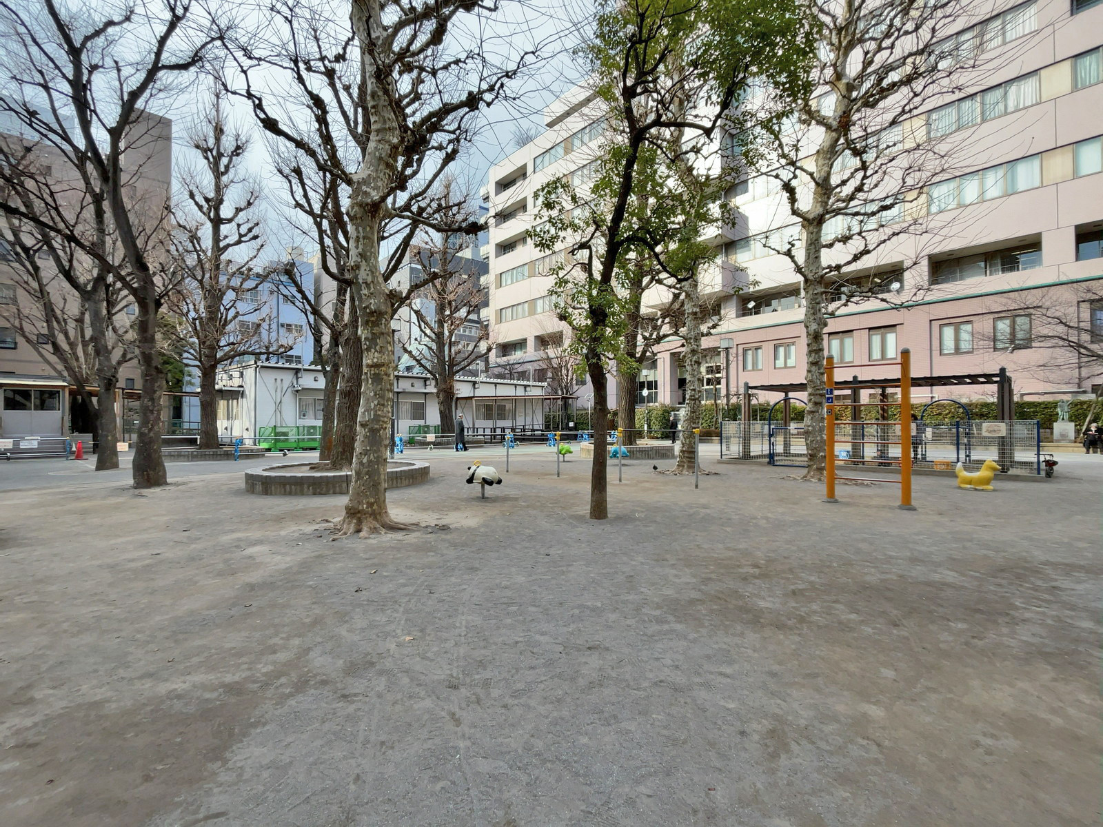 徒歩1分の西町公園