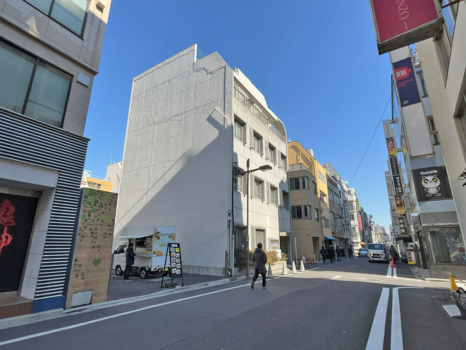 福島屋新井ビル前面通り