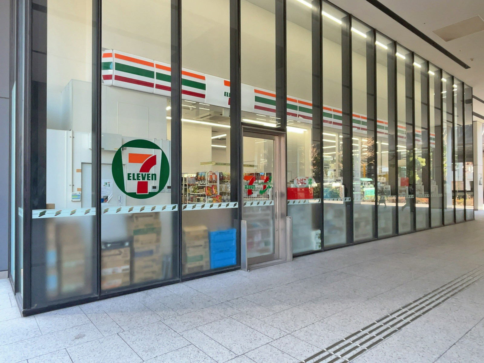 徒歩2分のセブンイレブン上野イーストタワー店