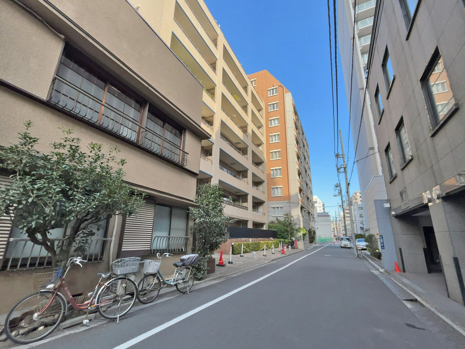 元浅草SKビル前面通り
