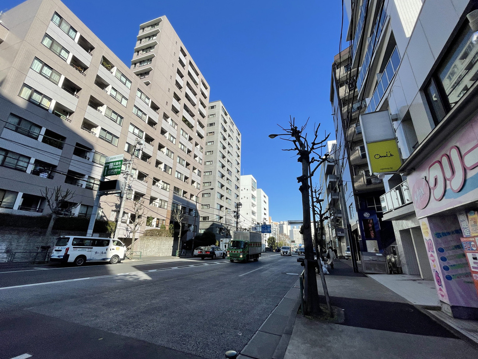 広尾MTRビル前面の通り