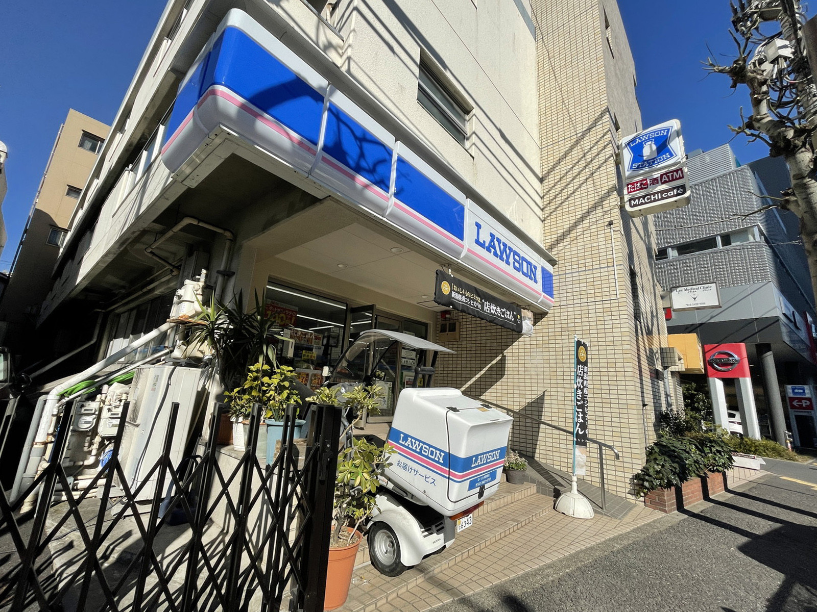 徒歩3分のローソン天現寺店