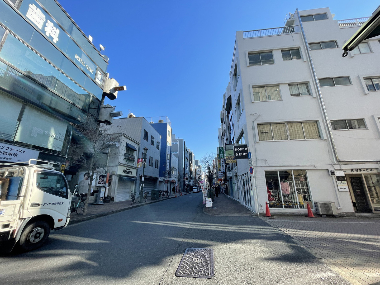 M2ビル広尾前面の通り
