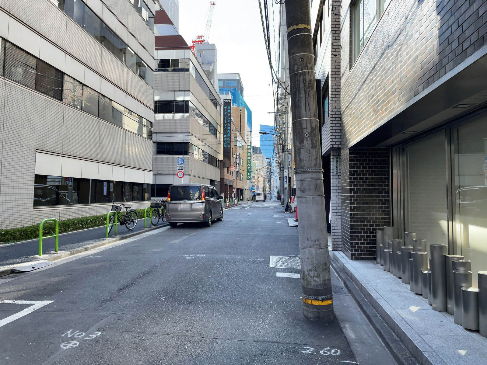 5東洋海事ビル前面の通り