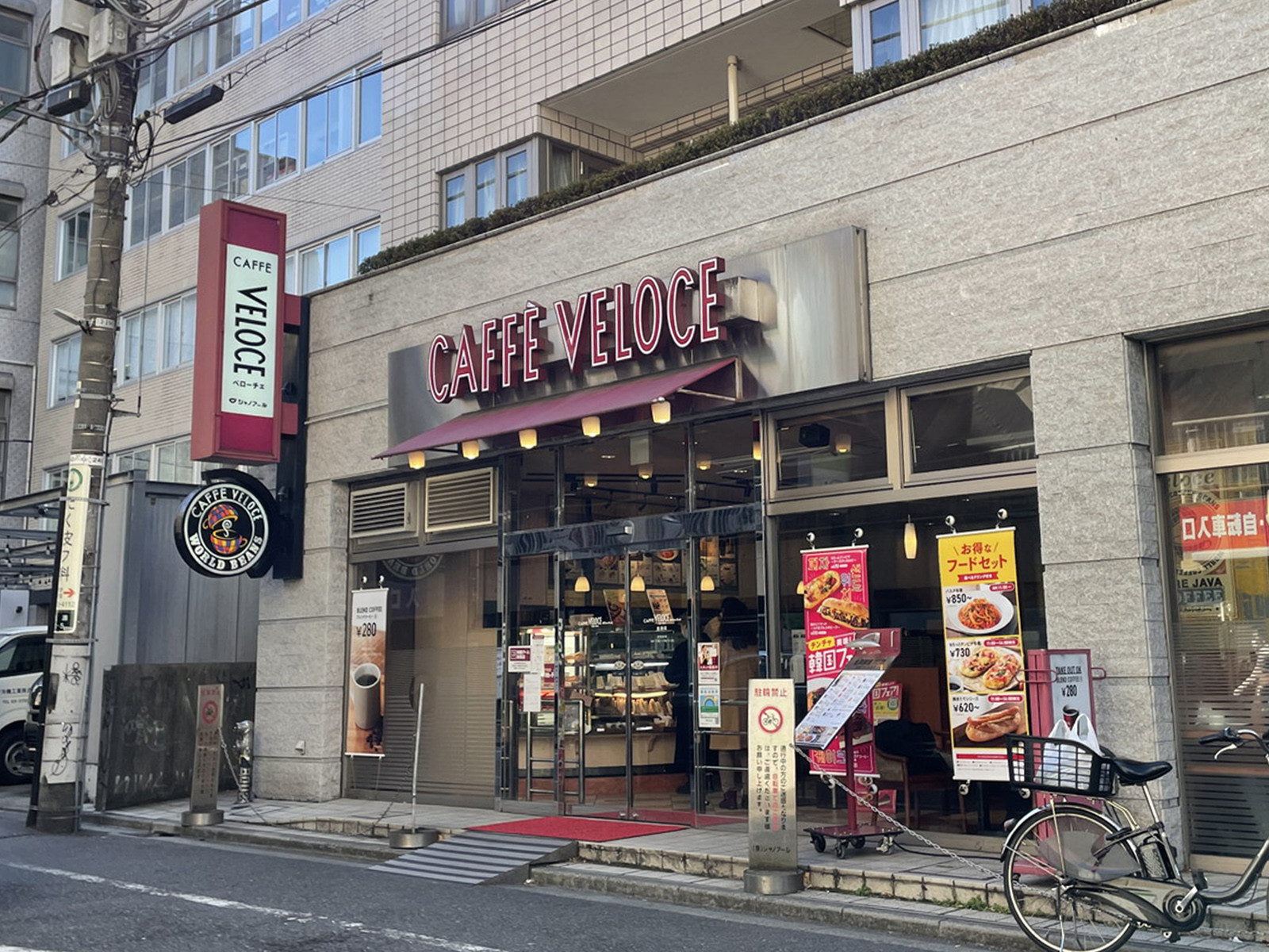 向かいのカフェ・ベローチェ松濤店