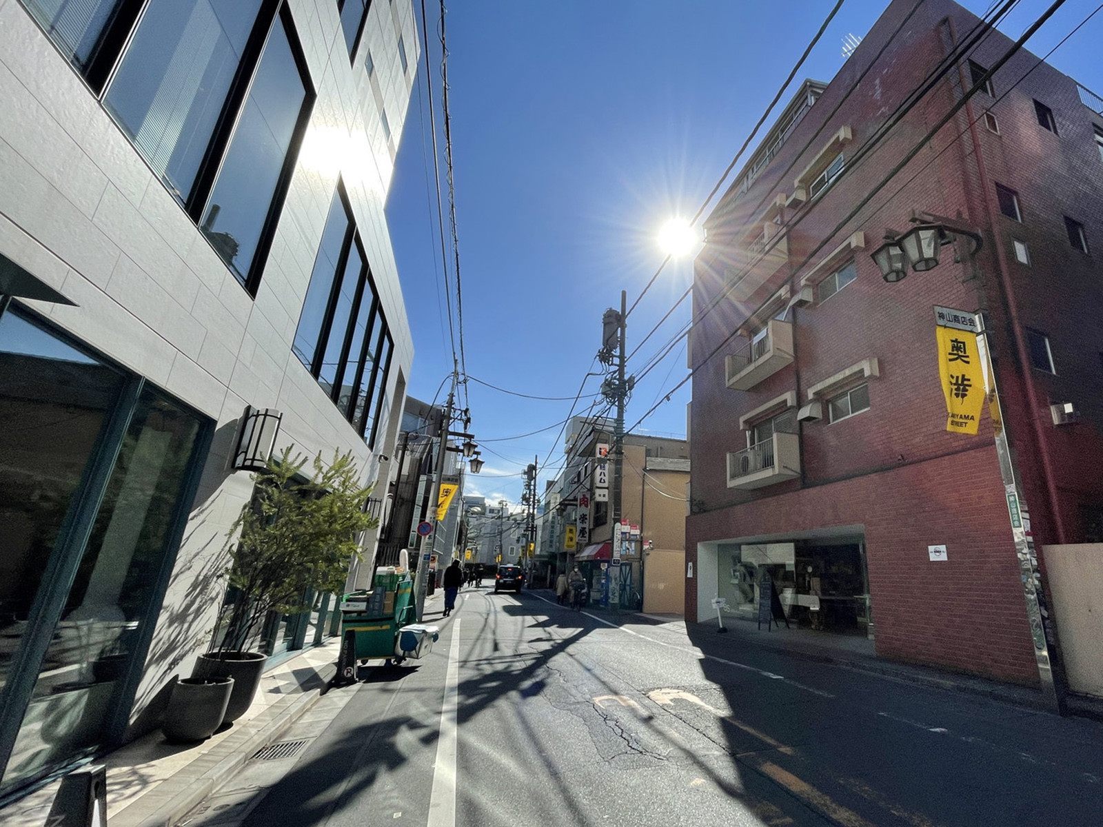 ユースクエア渋谷神山町前面の通り