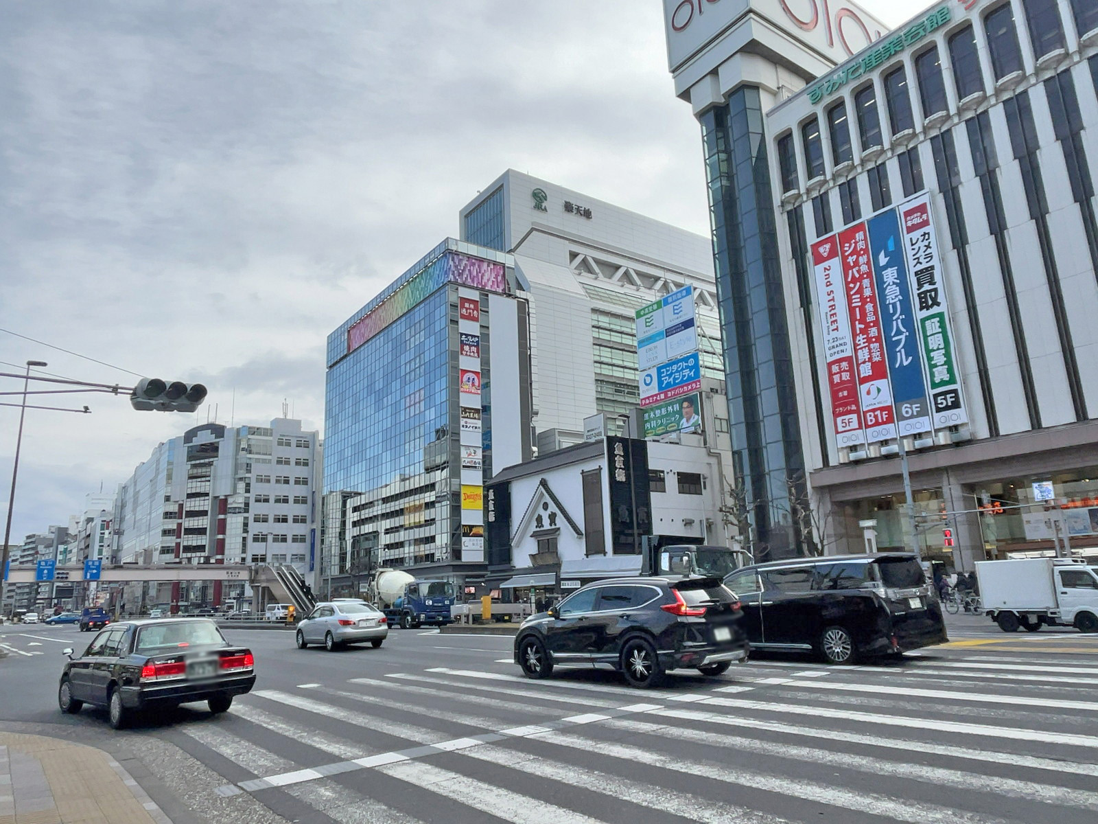 KS15ビル前面の京葉道路