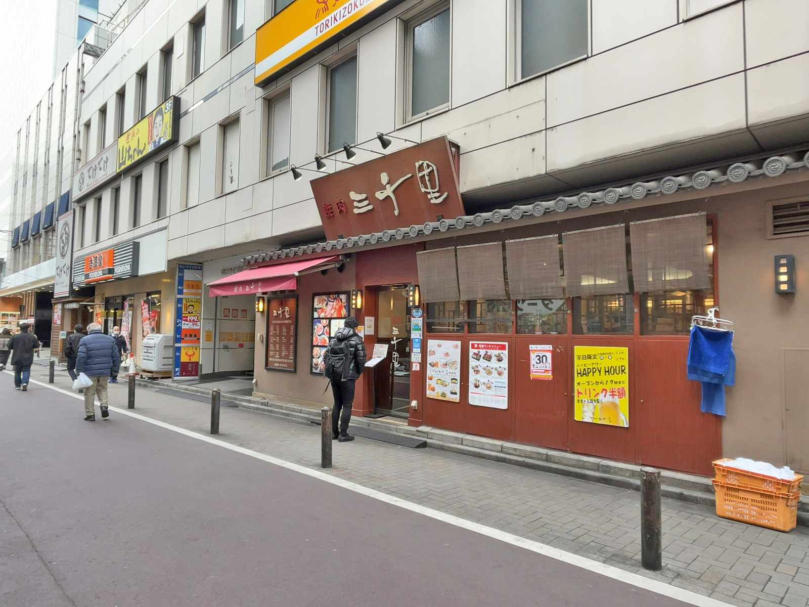 付近には飲食店が充実