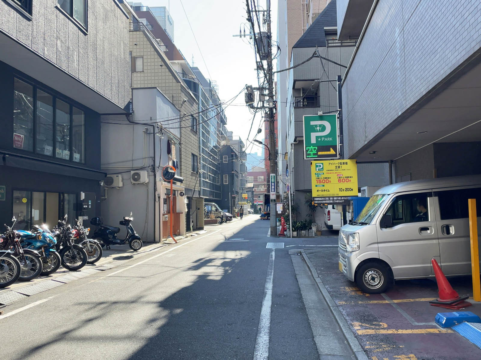 芝・米山ビル前面の通り