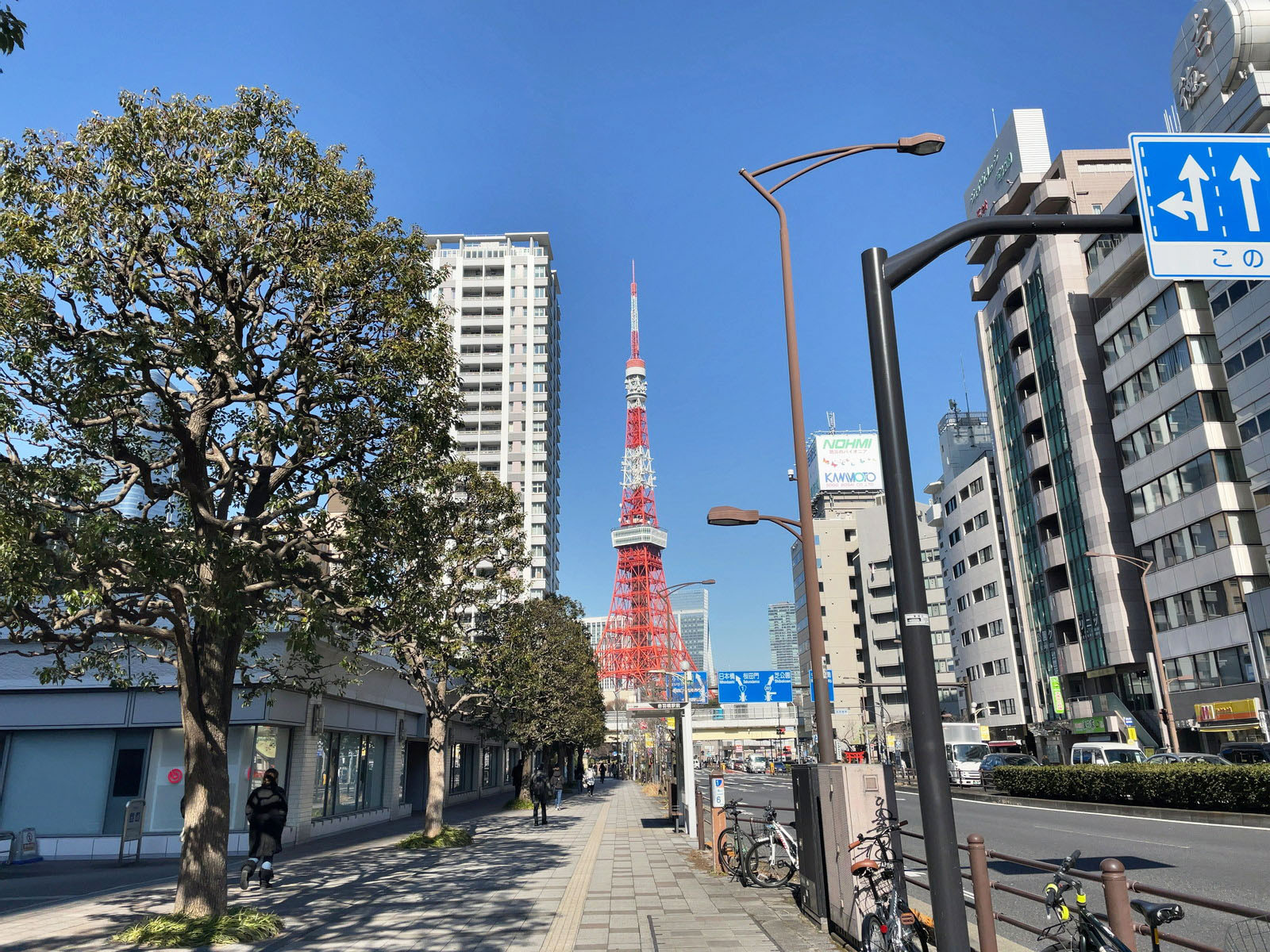 近くには東京タワー