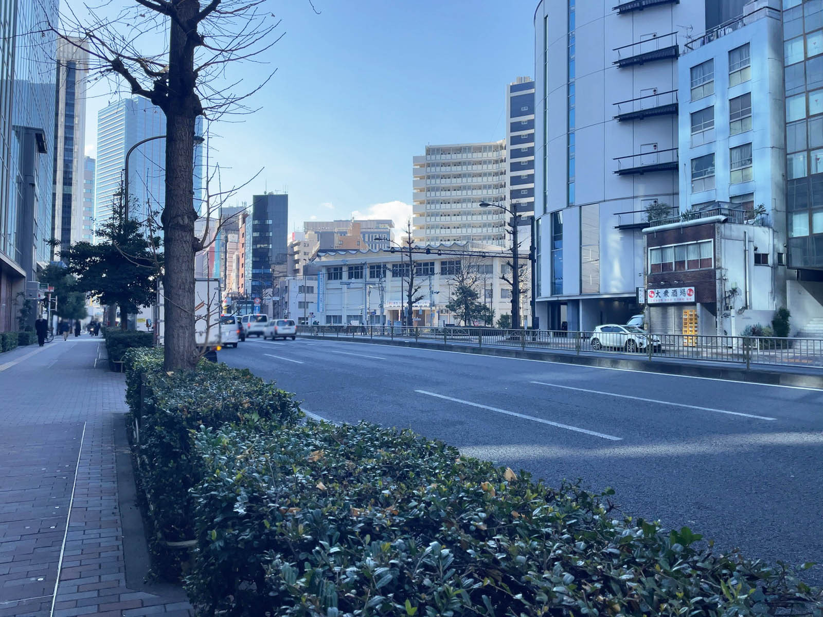 田町第16藤島ビル前面の第一京浜