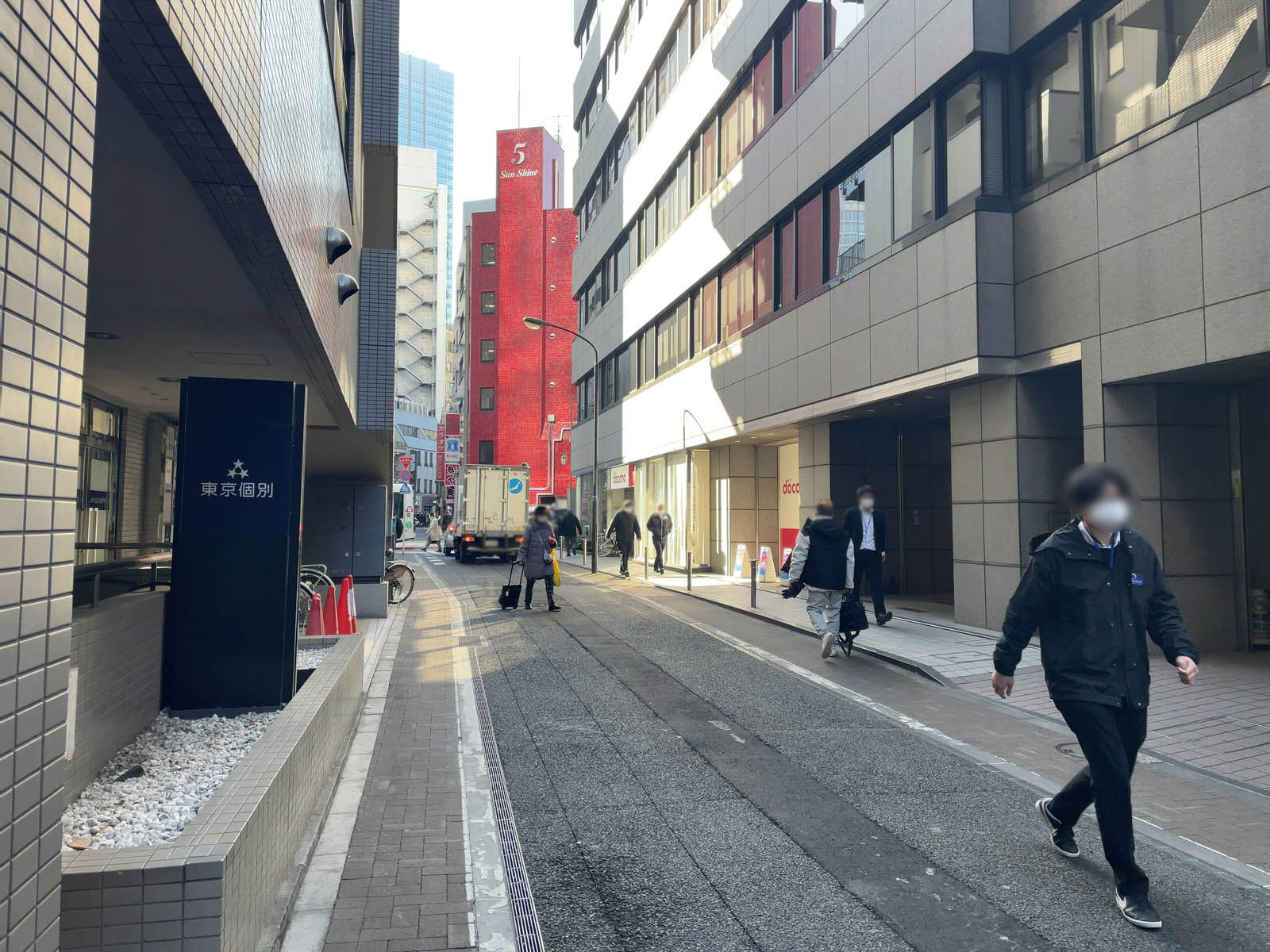 三田鈴木ビル前面の通り