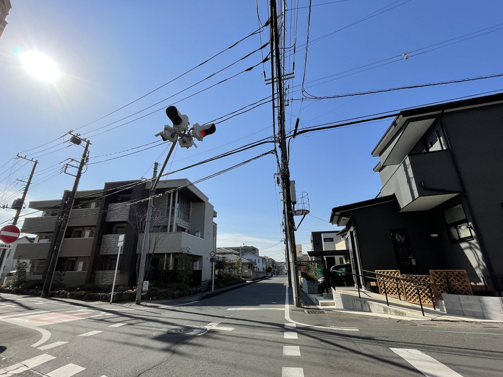 周辺は閑静な住宅街