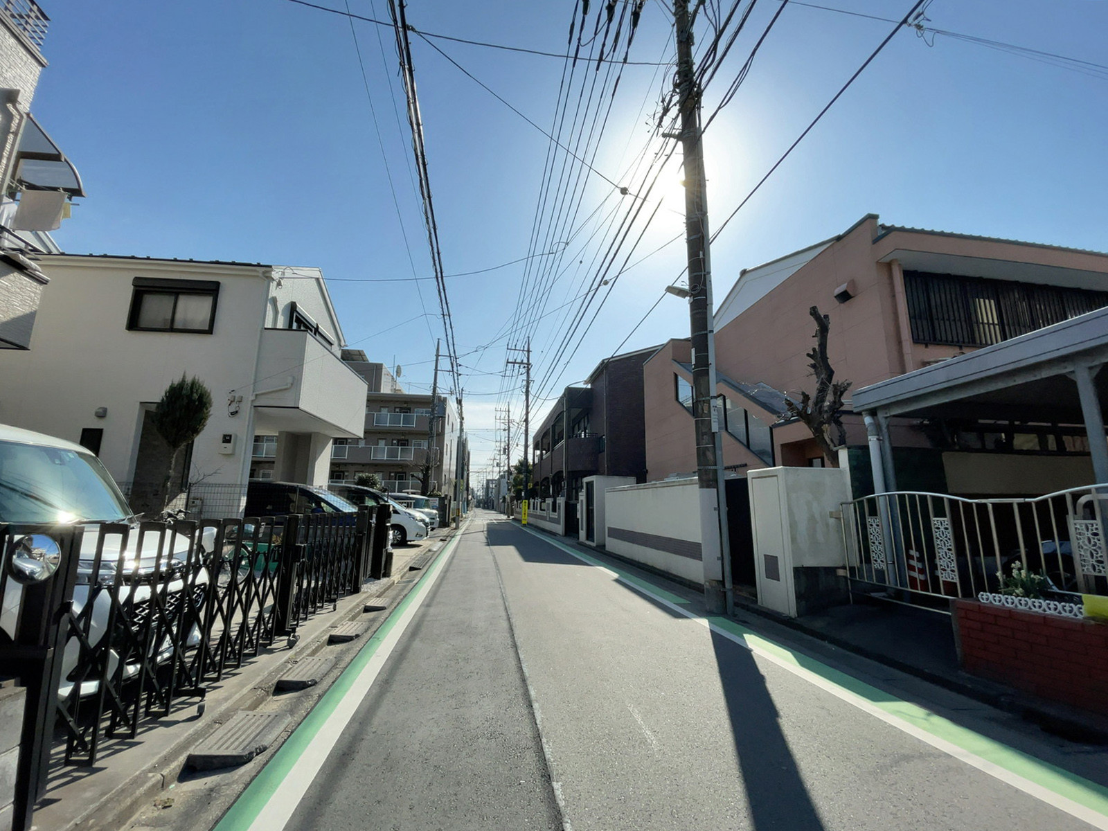 周辺は閑静な住宅街